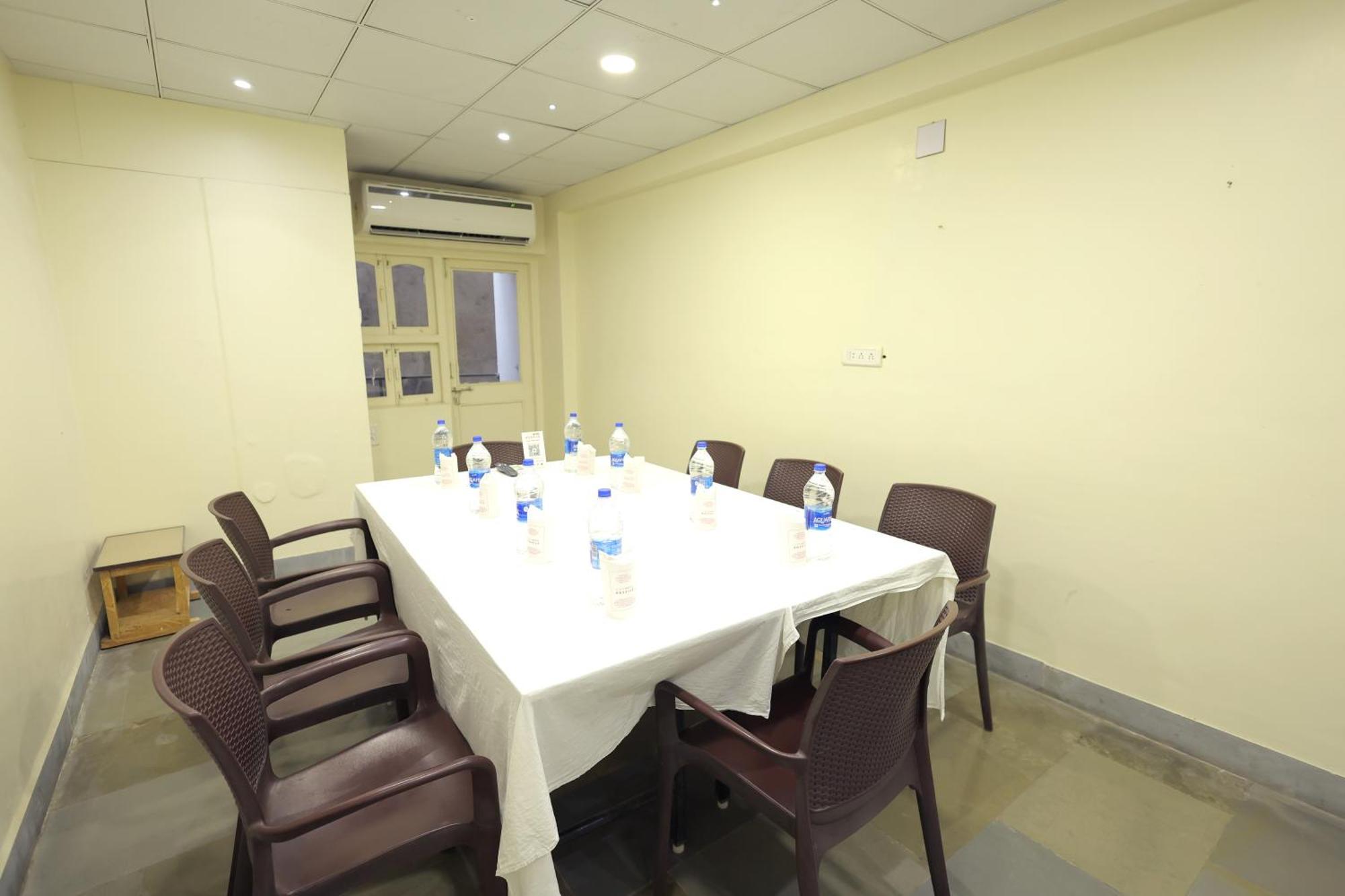 Hotel Hospice Surat Exterior photo