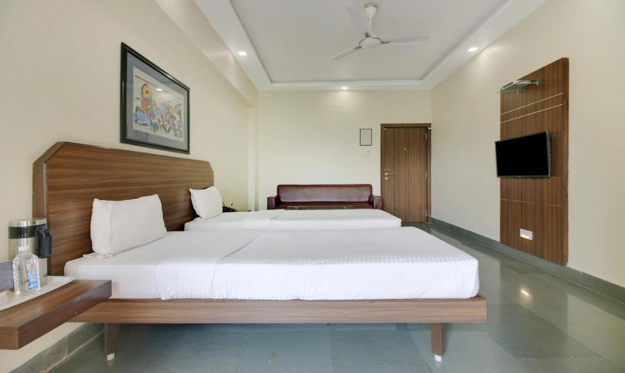 Hotel Hospice Surat Exterior photo
